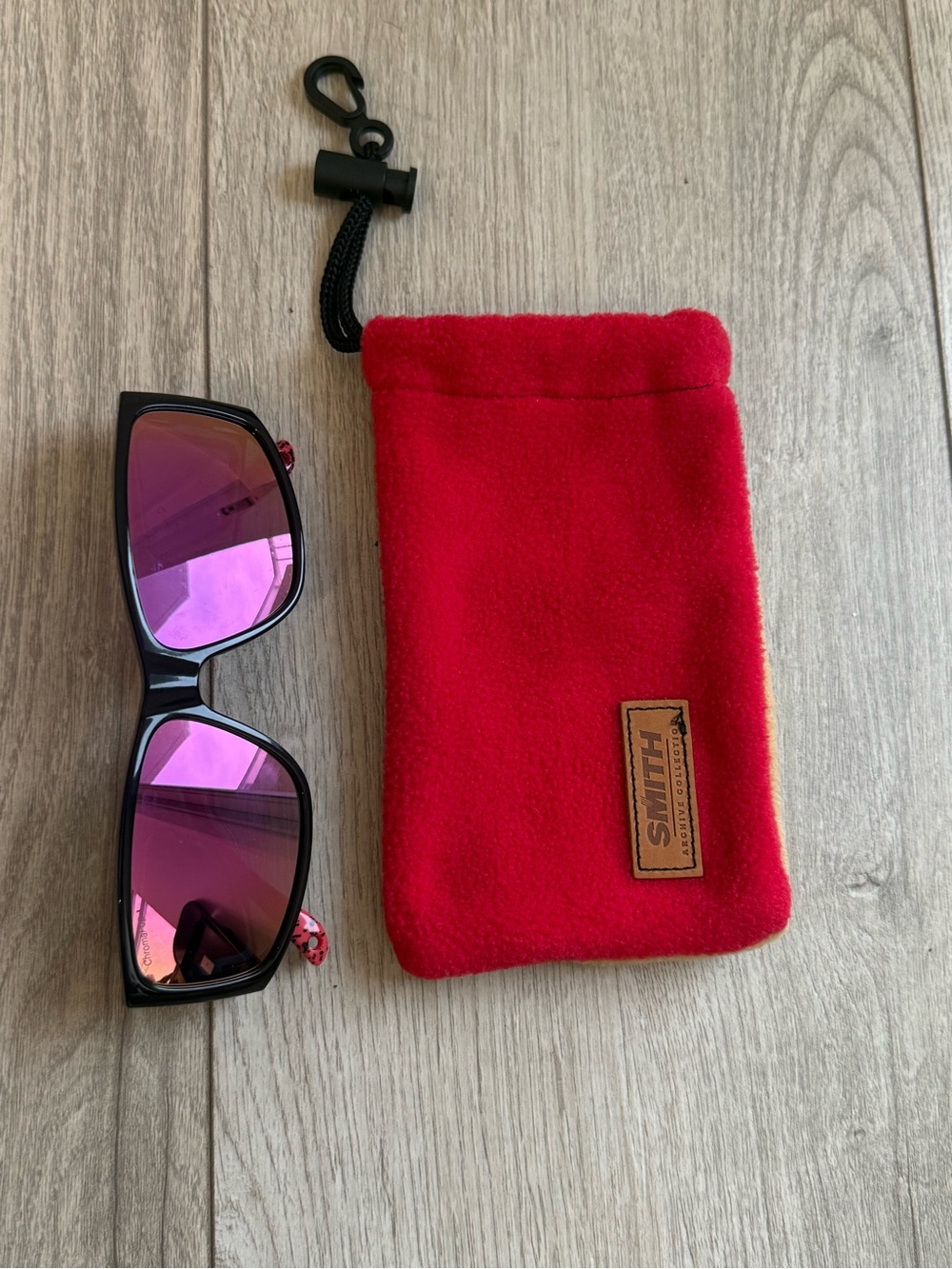 SMITH Monroe Peak Black Frame Sunglasses with Red Lenses and Red Pouch - Picture 9 of 10